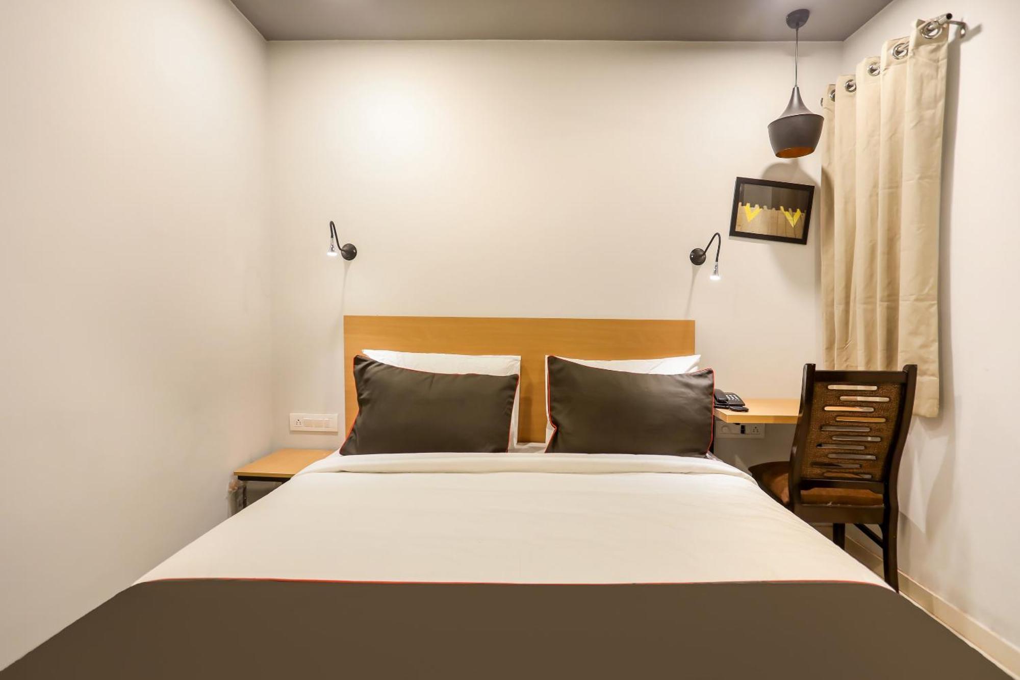 Super Collection O Le Noida Hotel Near Sector 76 Metro Station ภายนอก รูปภาพ