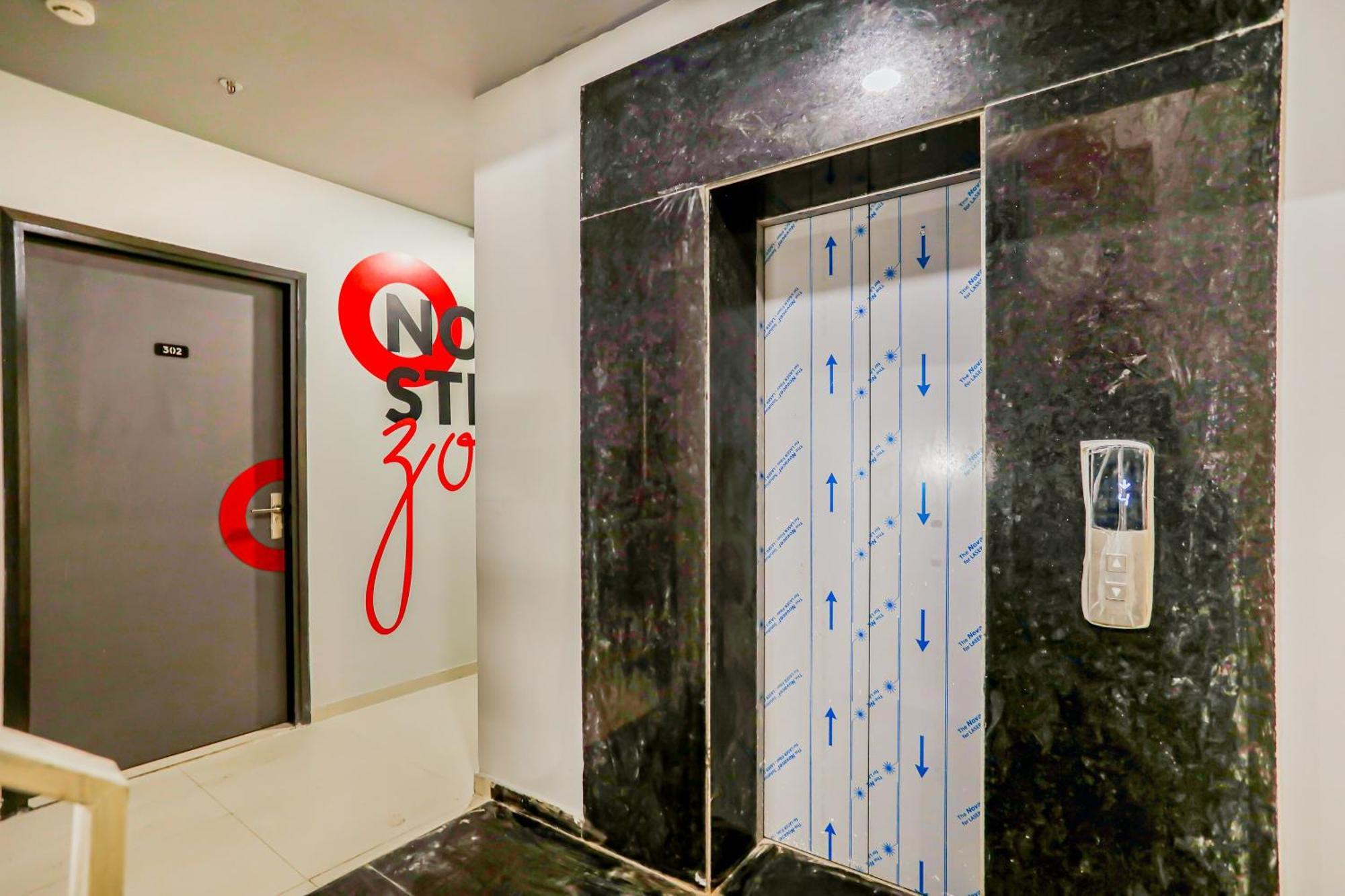 Super Collection O Le Noida Hotel Near Sector 76 Metro Station ภายนอก รูปภาพ